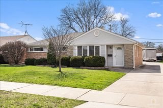 1028 W Villa Drive, Des Plaines, IL 60016