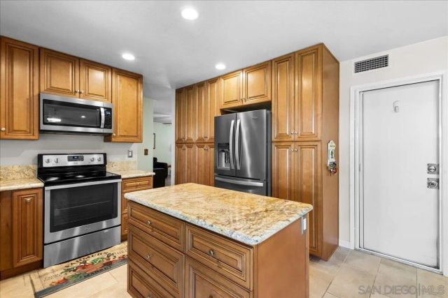 10738 2nd St, Santee, CA 92071
