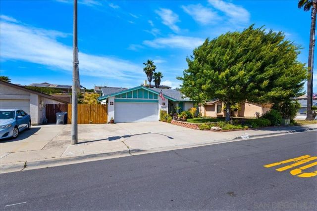 10738 2nd St, Santee, CA 92071