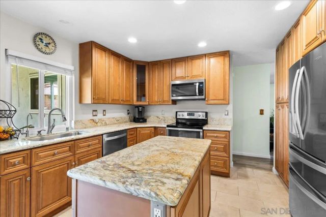 10738 2nd St, Santee, CA 92071
