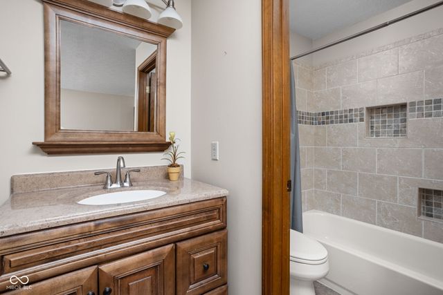 33 Dominion Drive, Zionsville, IN 46077