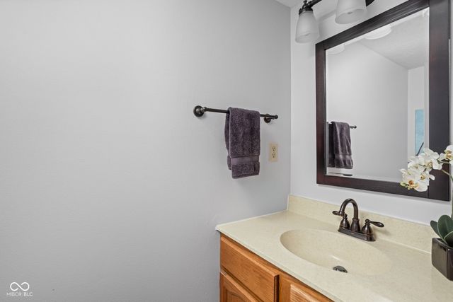 33 Dominion Drive, Zionsville, IN 46077