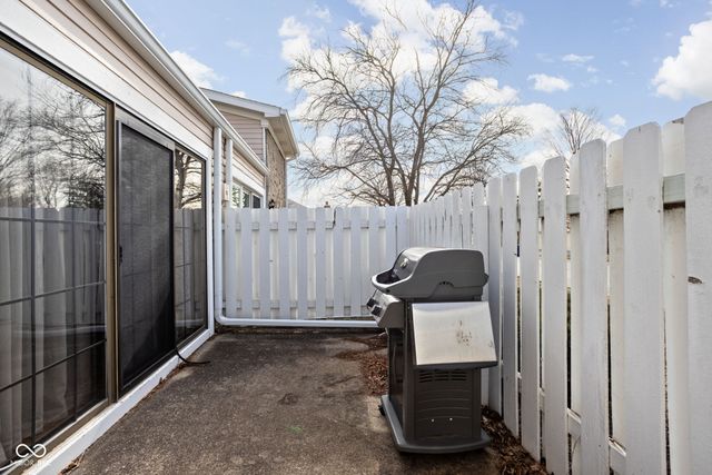 33 Dominion Drive, Zionsville, IN 46077