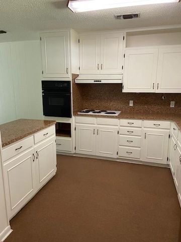 806 Merritt DR, Lockhart, TX 78644