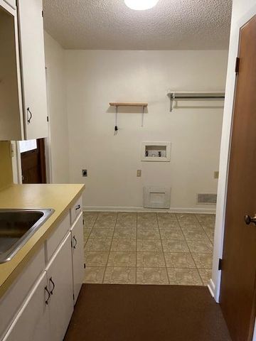 806 Merritt DR, Lockhart, TX 78644