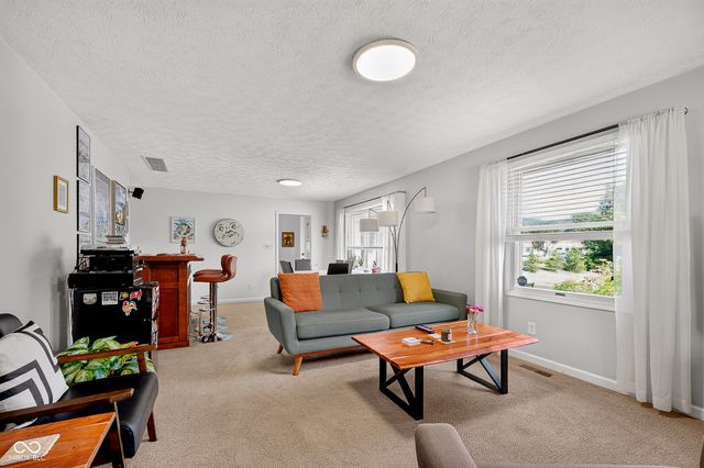 1278 Holiday Lane W, Brownsburg, IN 46112