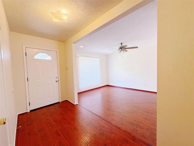 6322 S Briar Bayou Drive, Houston, TX 77072