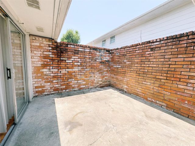 6322 S Briar Bayou Drive, Houston, TX 77072
