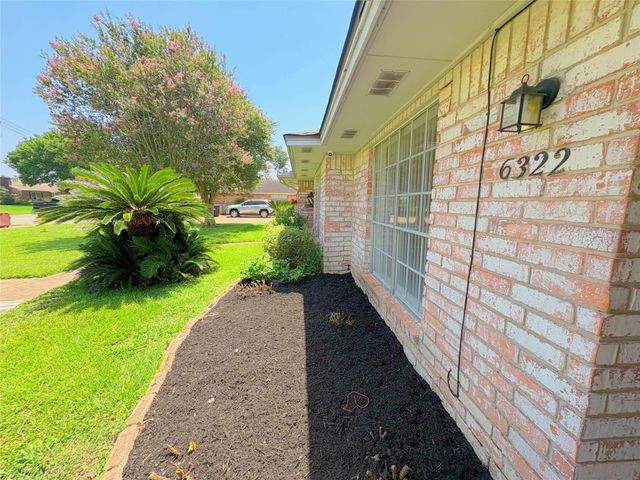 6322 S Briar Bayou Drive, Houston, TX 77072