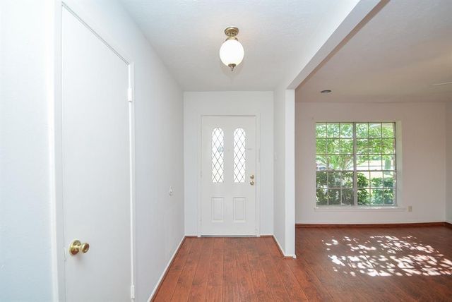 6322 S Briar Bayou Drive, Houston, TX 77072
