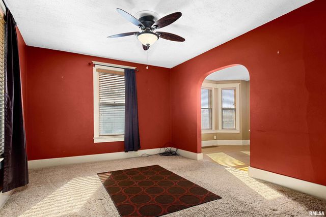 84 SILVER Street, Galesburg, IL 61401