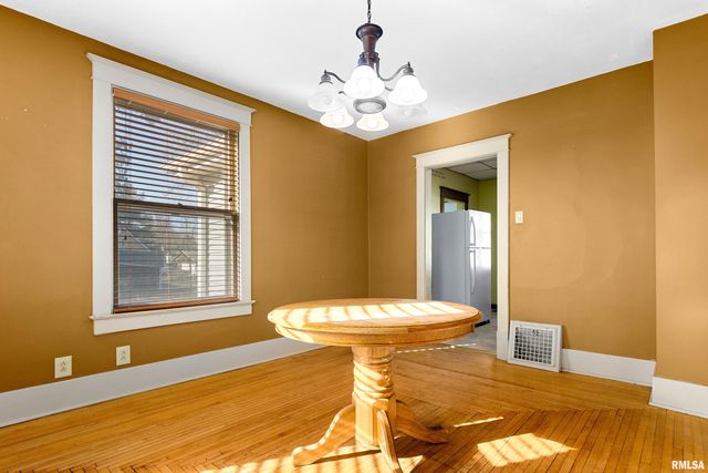 84 SILVER Street, Galesburg, IL 61401