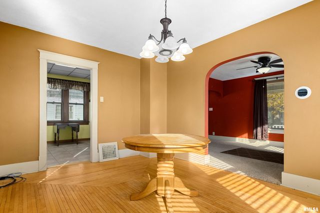 84 SILVER Street, Galesburg, IL 61401