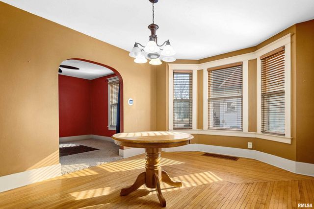 84 SILVER Street, Galesburg, IL 61401