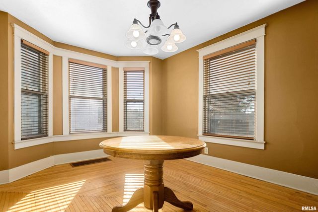 84 SILVER Street, Galesburg, IL 61401