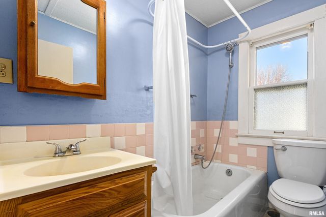 84 SILVER Street, Galesburg, IL 61401