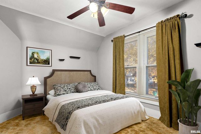 84 SILVER Street, Galesburg, IL 61401