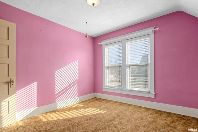 84 SILVER Street, Galesburg, IL 61401