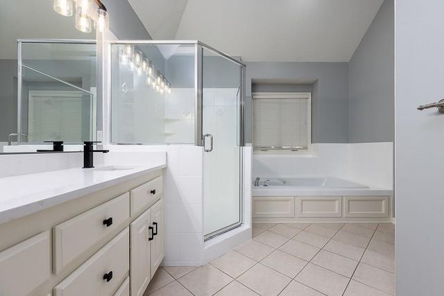 9115 N Stark Court, Kansas City, MO 64157