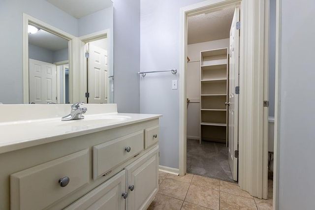 9115 N Stark Court, Kansas City, MO 64157