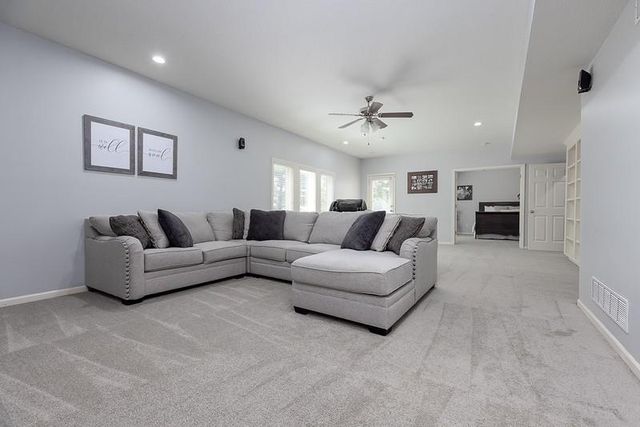 9115 N Stark Court, Kansas City, MO 64157