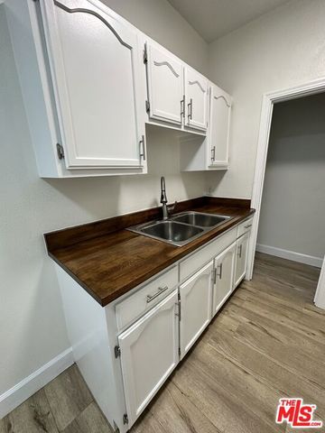 4504 S Hoover Street, Los Angeles, CA 90037