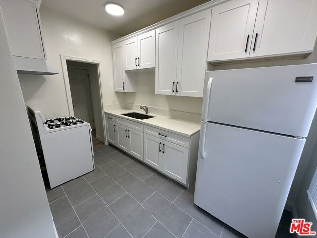 4504 S Hoover Street, Los Angeles, CA 90037