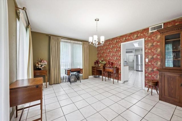 1903 W Sunset Drive, Orange, TX 77630