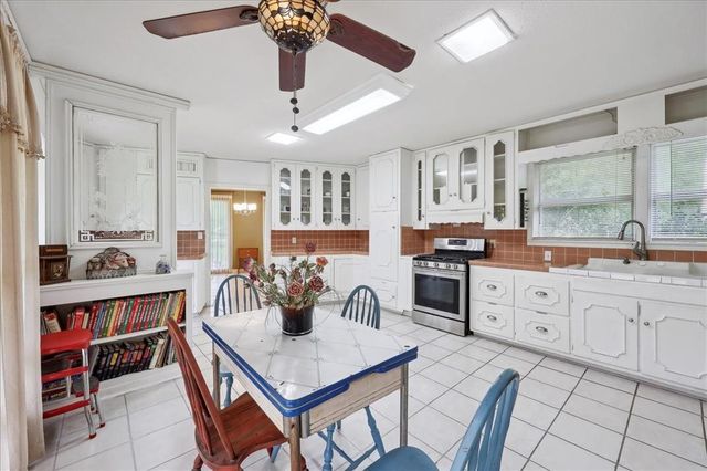 1903 W Sunset Drive, Orange, TX 77630