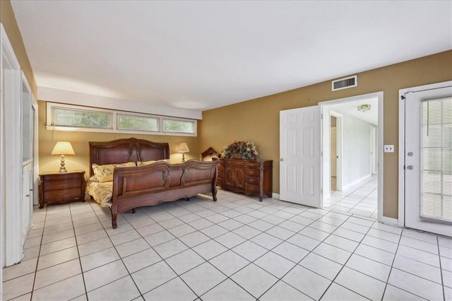 1903 W Sunset Drive, Orange, TX 77630