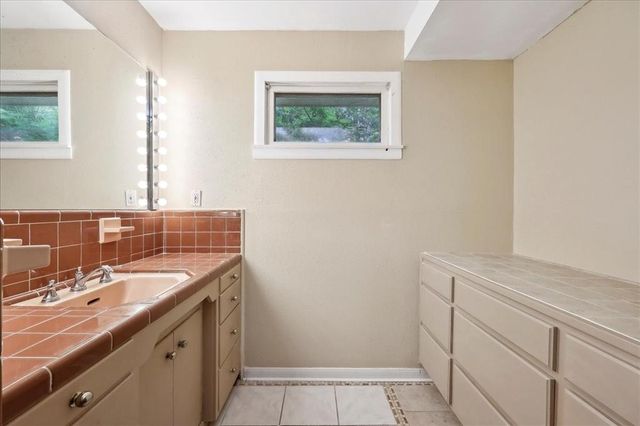 1903 W Sunset Drive, Orange, TX 77630
