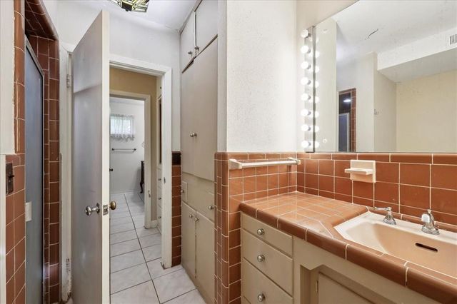 1903 W Sunset Drive, Orange, TX 77630