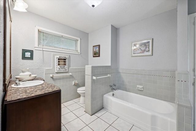 1903 W Sunset Drive, Orange, TX 77630