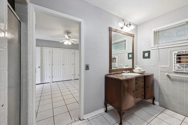 1903 W Sunset Drive, Orange, TX 77630