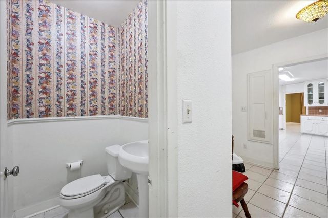 1903 W Sunset Drive, Orange, TX 77630