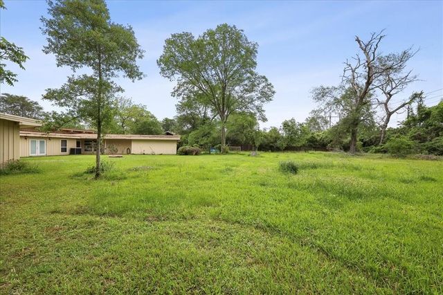1903 W Sunset Drive, Orange, TX 77630