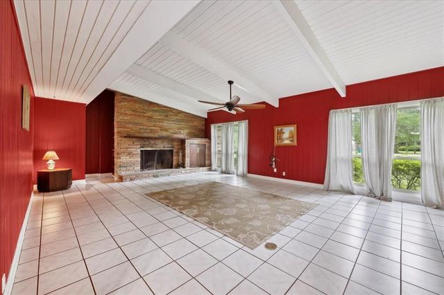 1903 W Sunset Drive, Orange, TX 77630