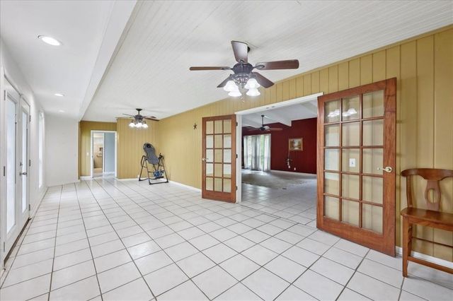 1903 W Sunset Drive, Orange, TX 77630
