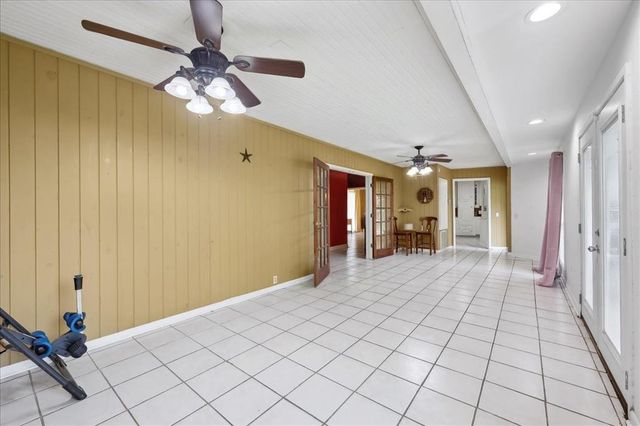 1903 W Sunset Drive, Orange, TX 77630