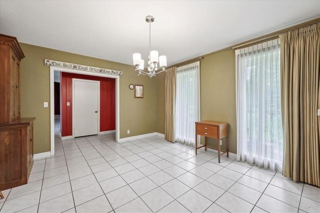 1903 W Sunset Drive, Orange, TX 77630