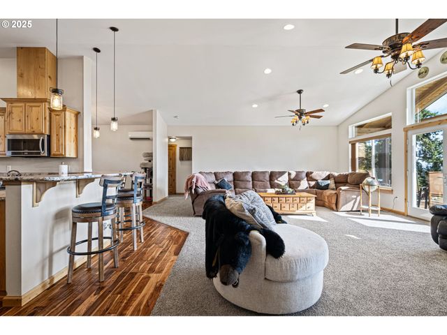 24674 BOLTON HILL Rd, Veneta, OR 97487