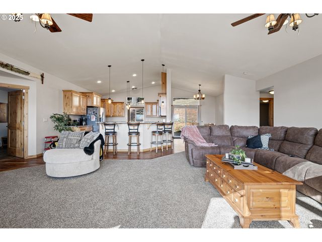 24674 BOLTON HILL Rd, Veneta, OR 97487