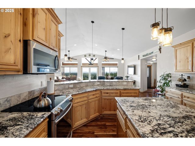 24674 BOLTON HILL Rd, Veneta, OR 97487