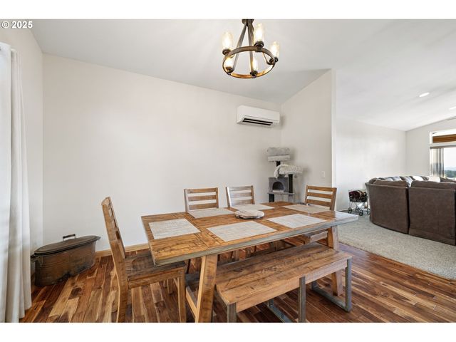 24674 BOLTON HILL Rd, Veneta, OR 97487