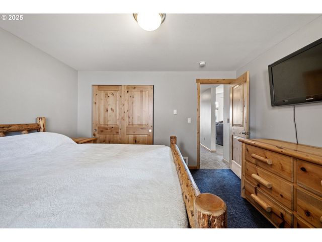 24674 BOLTON HILL Rd, Veneta, OR 97487