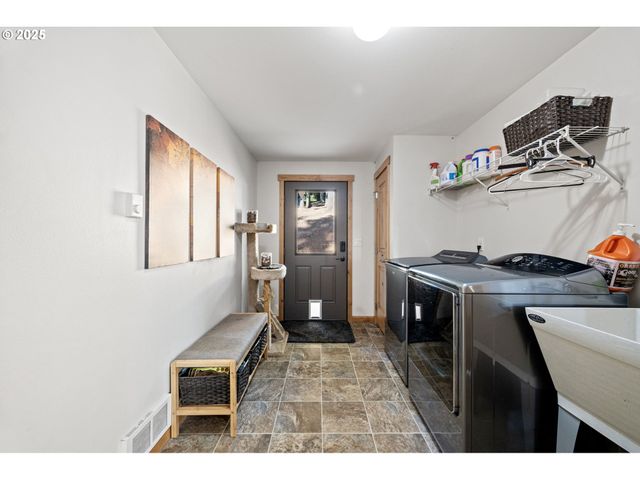 24674 BOLTON HILL Rd, Veneta, OR 97487