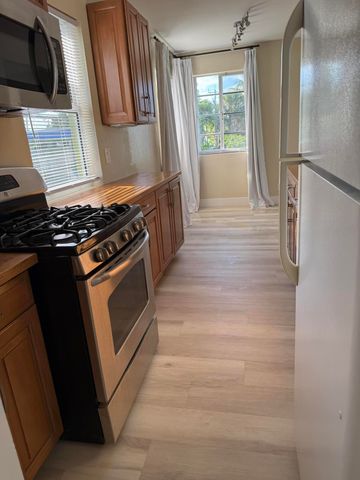 15 N Ocean Breeze 3, Lake Worth Beach, FL 33460