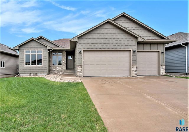 3613 Prairie Wind St, Sioux Falls, SD 57108