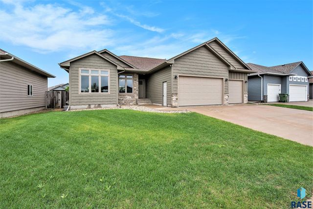 3613 Prairie Wind St, Sioux Falls, SD 57108