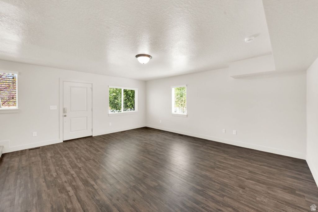 Image 5 of property listing at 14763 S LEWSKI LN #A-1, Bluffdale, UT 84065
